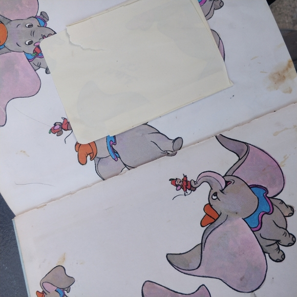 Dumbo  On Land On Sea Book - Picture 4 of 7